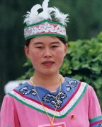 中国少数民族服饰-赫哲族
