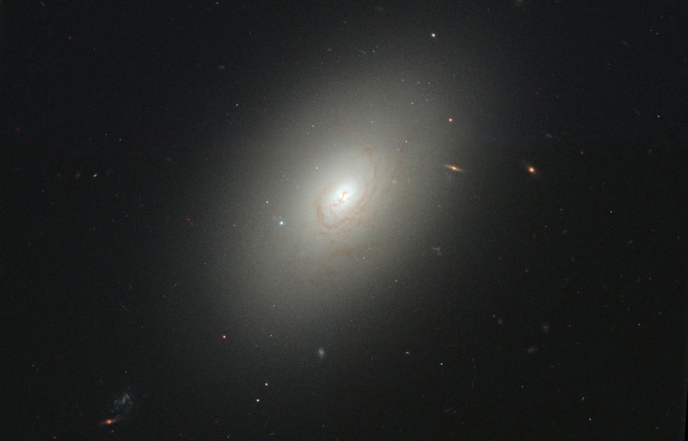 Բϵ NGC 4150 ͼɹ̫Զ㣬 2010  11 ·